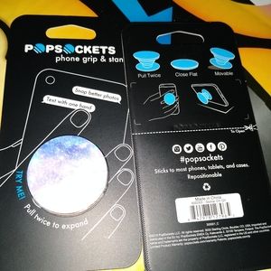 Two Popsockets